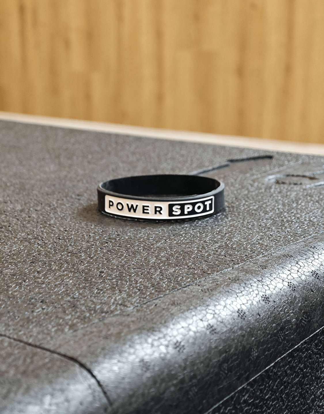 bracelet-silicone-noir-powerspot-photo-1